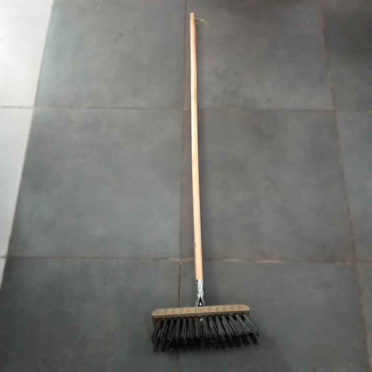 Teepee Bass Broom - Image 2